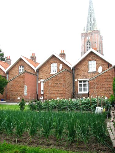 10. Un béguinage voulu par l’abbé Lemire jouxte sa maison, au pied de l’église Saint-Éloi