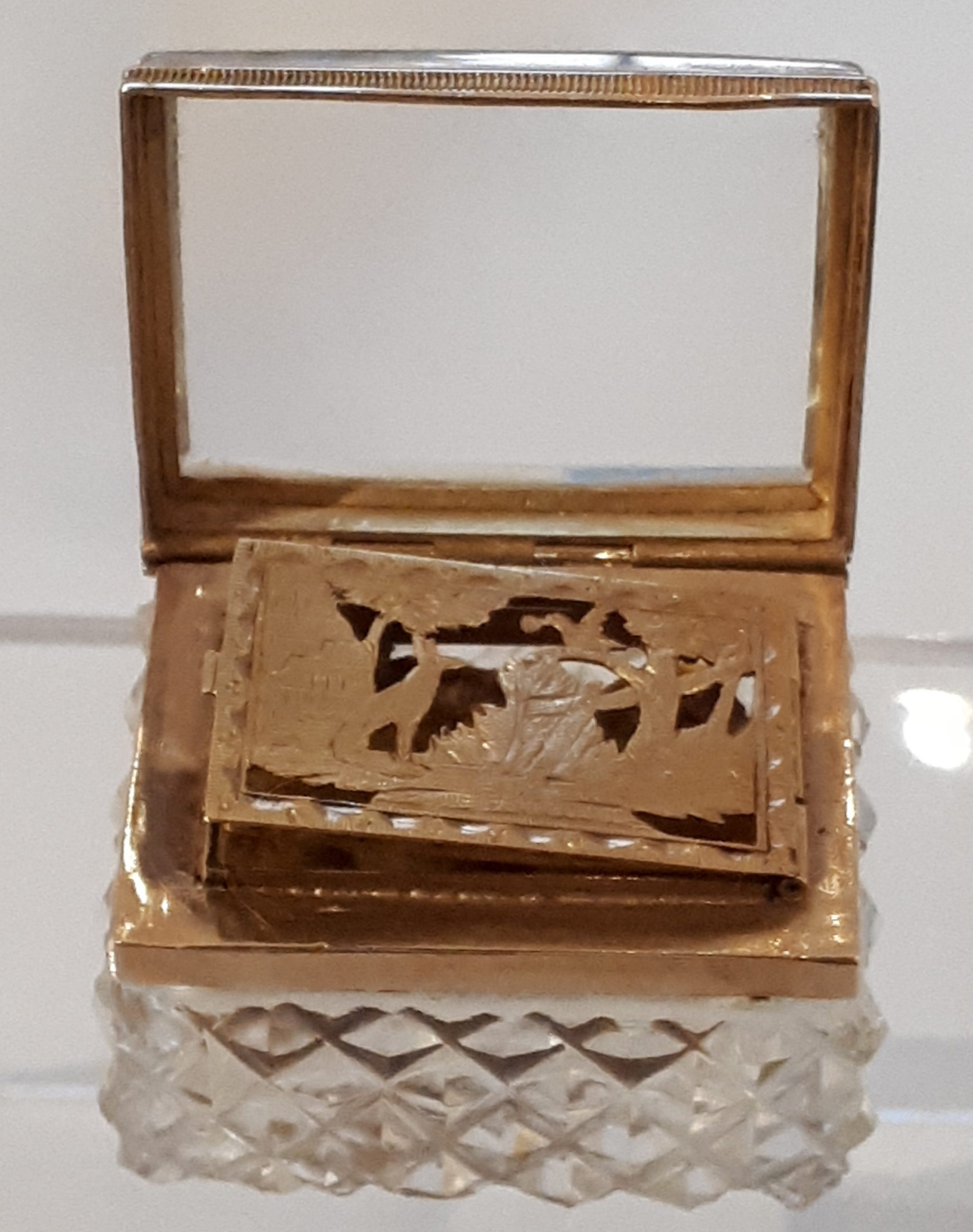 Vinaigrette, 1er quart du XIXe siècle, cristal taillé et or, sans numéro d’inventaire