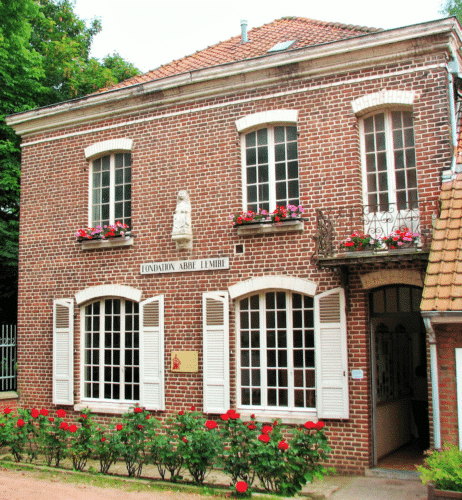 1. La facade de la maison dans laquelle labbe Lemire a vecu de 1899 a 1928. Photo Jean Pascal Vanhove