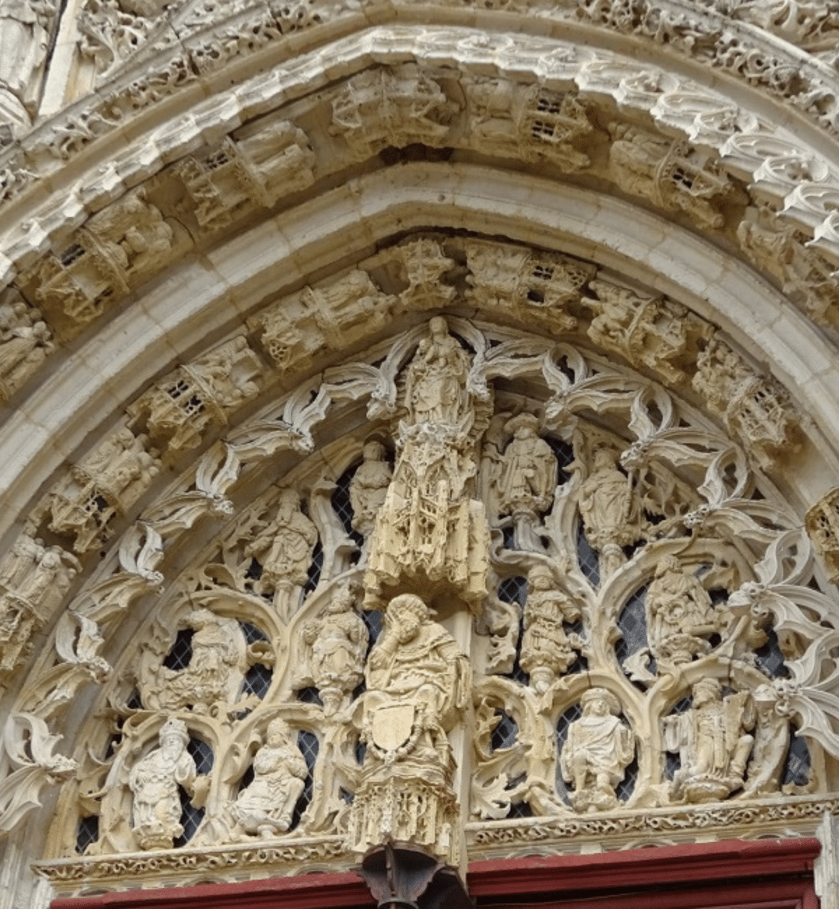 9. L'abbatiale de l'Abbaye